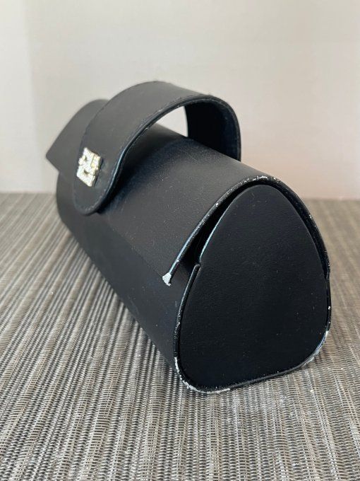 Étui à lunettes rigide noir Versace avec lingettes d'origine vintage.