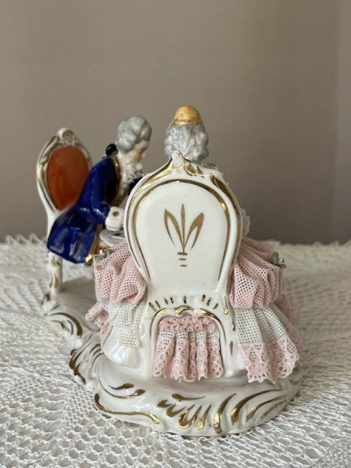 Figurines anciennes, personnages jouant aux échecs, Porcelaine Dresden Allemagne