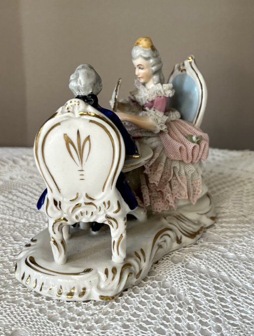 Figurines anciennes, personnages jouant aux échecs, Porcelaine Dresden Allemagne