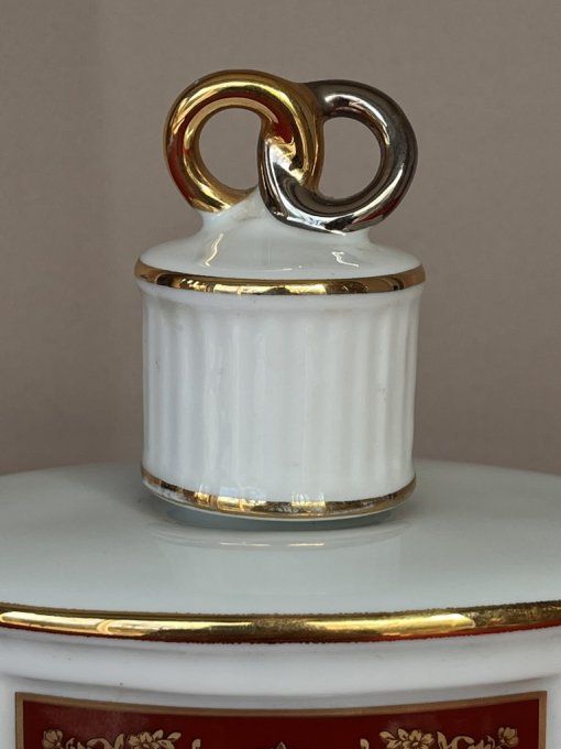 Flacon à Cognac en Porcelaine de Limoges - Décor Fragonard - Dorure à l'Or Fin.