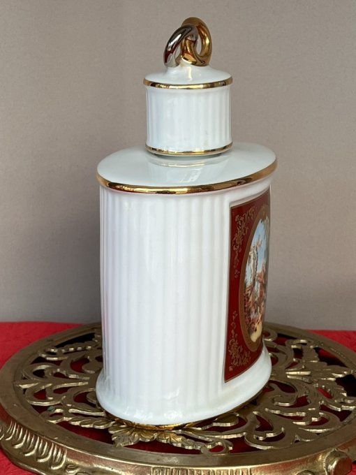 Flacon à Cognac en Porcelaine de Limoges - Décor Fragonard - Dorure à l'Or Fin.