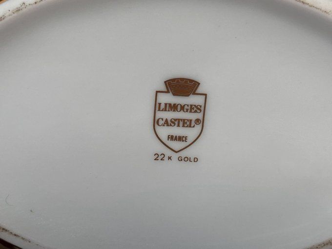 Flacon à Cognac en Porcelaine de Limoges - Décor Fragonard - Dorure à l'Or Fin.