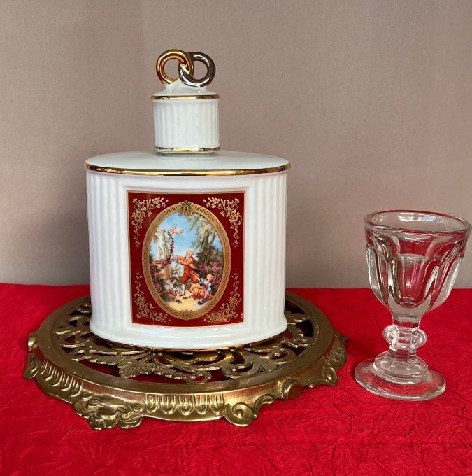 Flacon à Cognac en Porcelaine de Limoges - Décor Fragonard - Dorure à l'Or Fin.