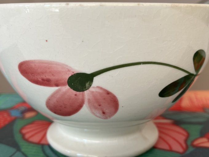 Grand bol ancien, décor fleur