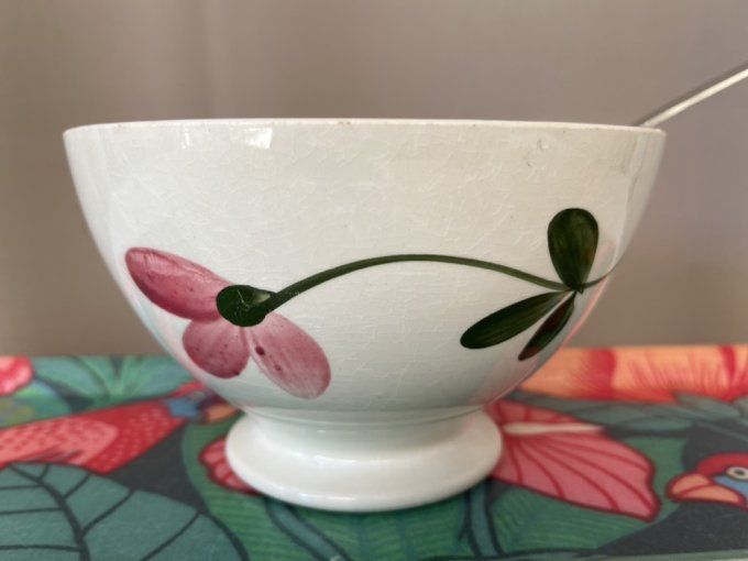 Grand bol ancien, décor fleur