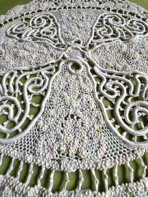 Grand Chemin de Table Ancien en Dentelle de Luxeuil / Renaissance - Style Art Nouveau - 140 cm