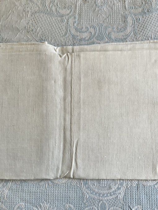 Grand drap ancien en lin monogrammé F T couture centrale