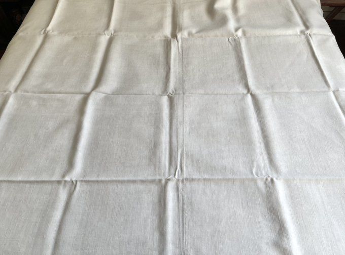 Grand drap ancien en lin monogrammé F T couture centrale