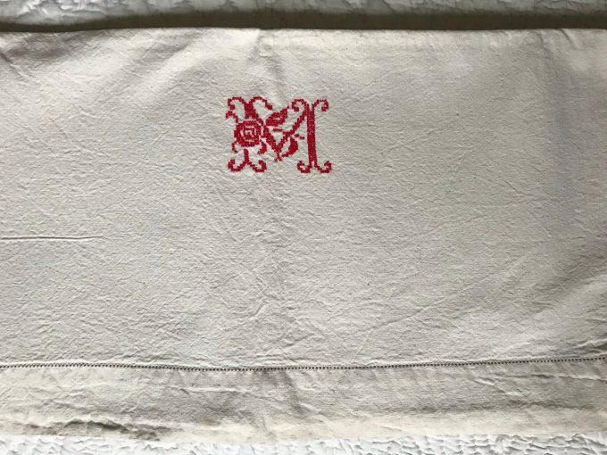 Grand Drap en métis ajouré, initiale brodé M