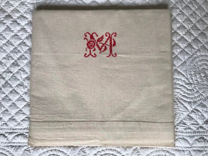 Grand Drap en métis ajouré, initiale brodé M