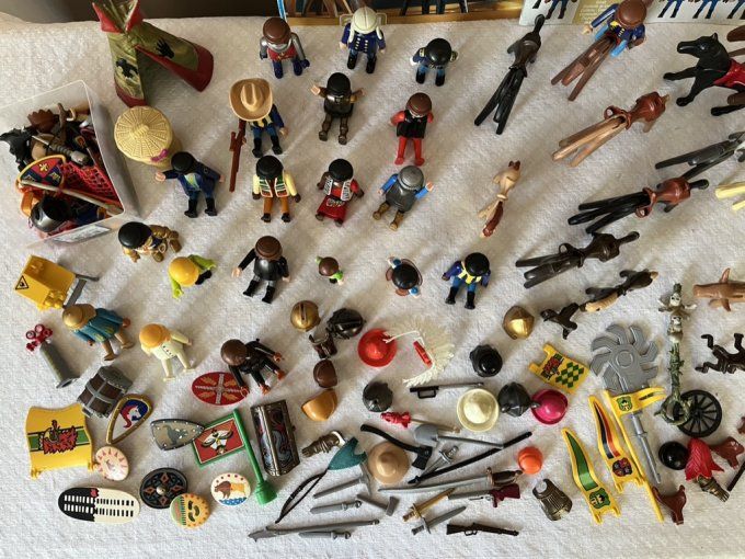 Grand Lot PLAYMOBIL VINTAGE Figurines et Chevaux Western avec Accessoires