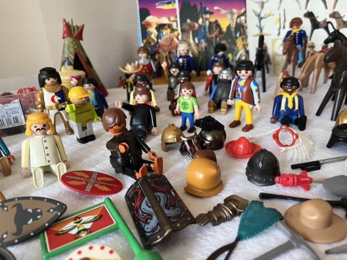 Grand Lot PLAYMOBIL VINTAGE Figurines et Chevaux Western avec Accessoires