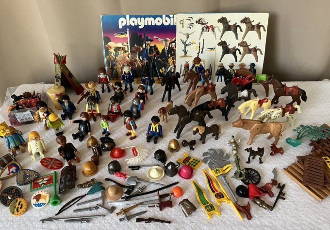 Grand Lot PLAYMOBIL VINTAGE Figurines et Chevaux Western avec Accessoires