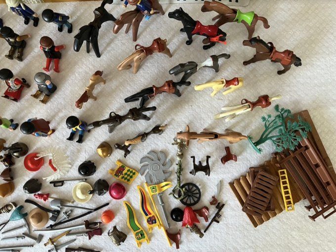 Grand Lot PLAYMOBIL VINTAGE Figurines et Chevaux Western avec Accessoires