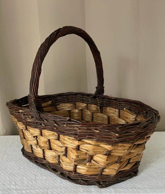 Grand panier ancien, idéal pour aller aux champignons