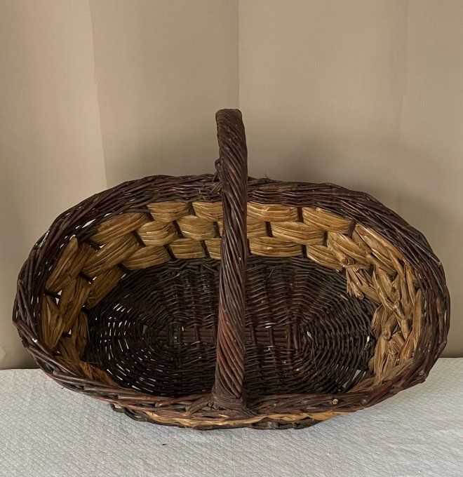 Grand panier ancien, idéal pour aller aux champignons