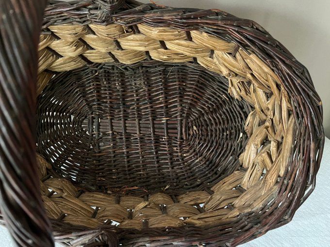 Grand panier ancien, idéal pour aller aux champignons