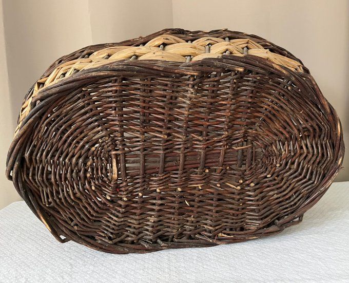 Grand panier ancien, idéal pour aller aux champignons