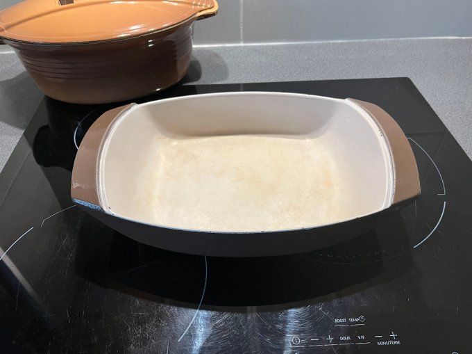 Grand plat à four, rectangulaire, Le creuset, design Raymond Loewy en fonte émaillée marron