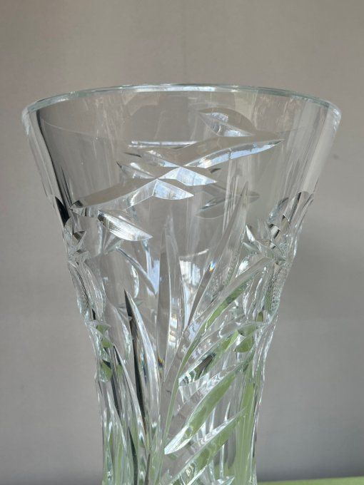 Grand vase en cristal taillé