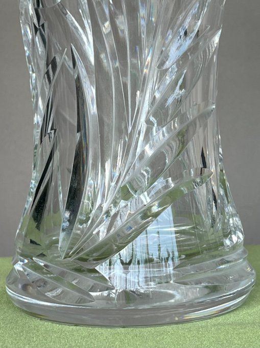 Grand vase en cristal taillé
