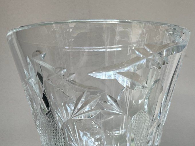 Grand vase en cristal taillé