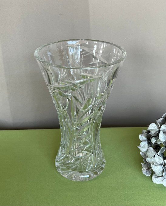 Grand vase en cristal taillé