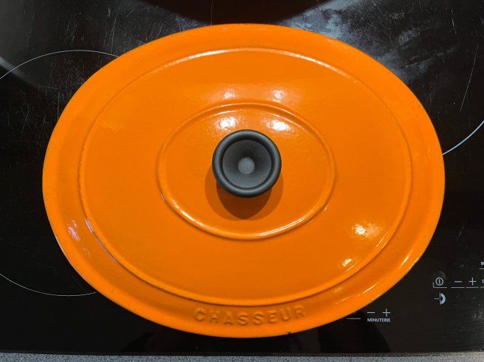 Grande cocotte en fonte, marque Chasseur, taille 33 cm