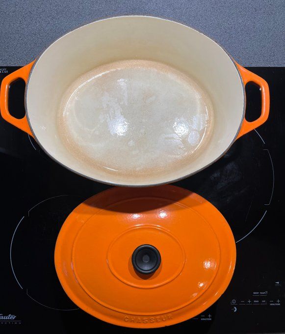 Grande cocotte en fonte, marque Chasseur, taille 33 cm
