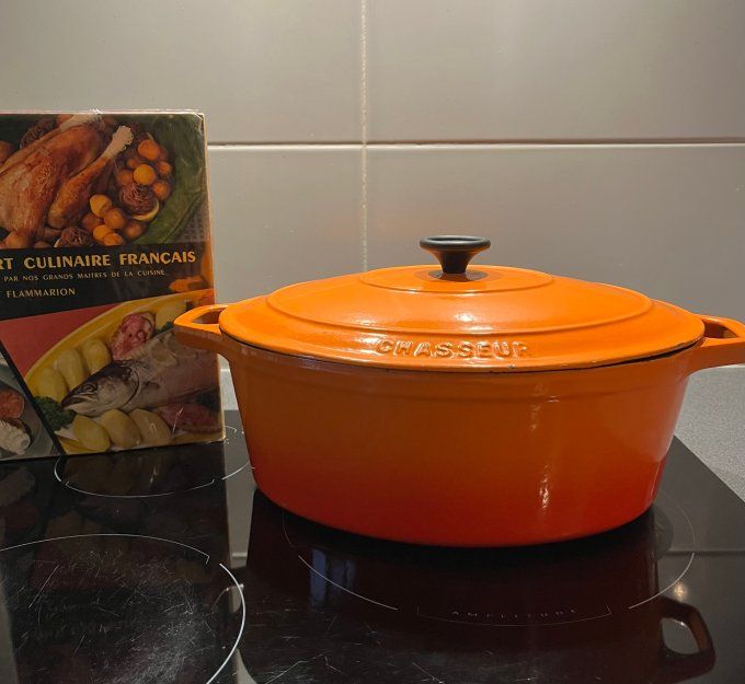 Grande cocotte en fonte, marque Chasseur, taille 33 cm