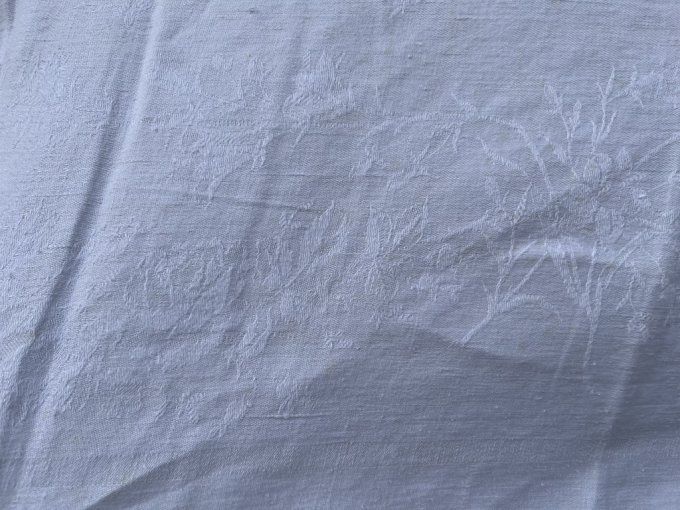Grande nappe ancienne damassée et monogrammée FC