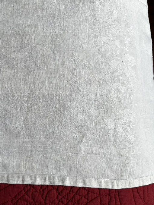 Grande nappe ancienne damassée et monogrammée FC
