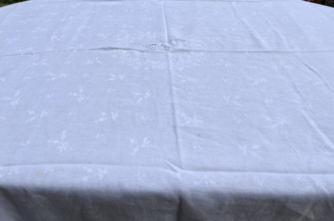 Grande nappe ancienne damassée et monogrammée FC