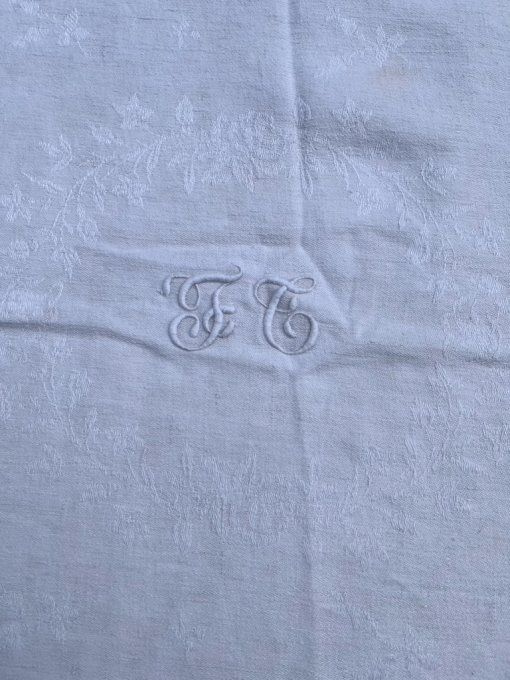 Grande nappe ancienne damassée et monogrammée FC