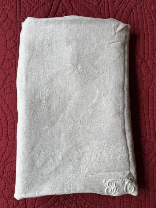Grande nappe ancienne damassée et monogrammée FC