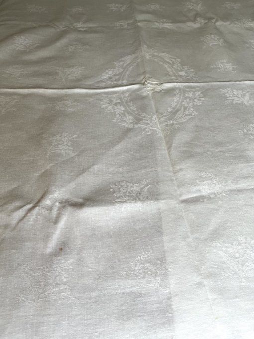 Grande nappe et 12 serviettes en coton damassé, initiales MA