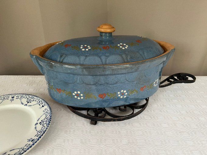 Grande terrine à four pour Baeckeoffe, bleu à petites fleurs, poterie artisanale d'Alsace