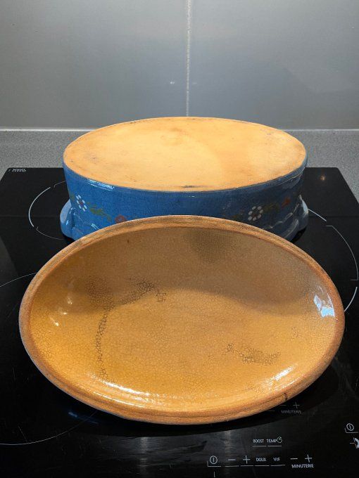 Grande terrine à four pour Baeckeoffe, bleu à petites fleurs, poterie artisanale d'Alsace