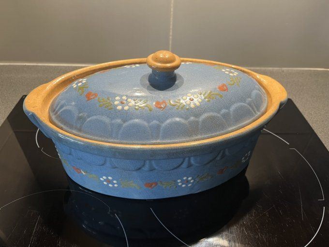 Grande terrine à four pour Baeckeoffe, bleu à petites fleurs, poterie artisanale d'Alsace