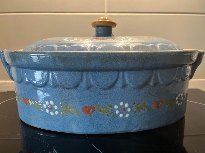 Grande terrine à four pour Baeckeoffe, bleu à petites fleurs, poterie artisanale d'Alsace