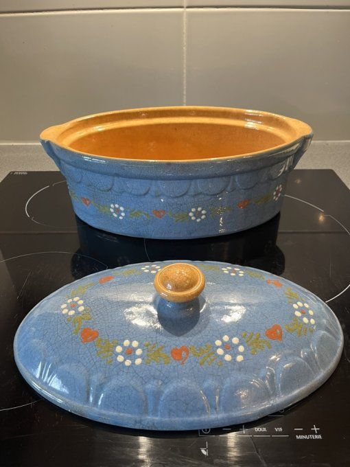 Grande terrine à four pour Baeckeoffe, bleu à petites fleurs, poterie artisanale d'Alsace