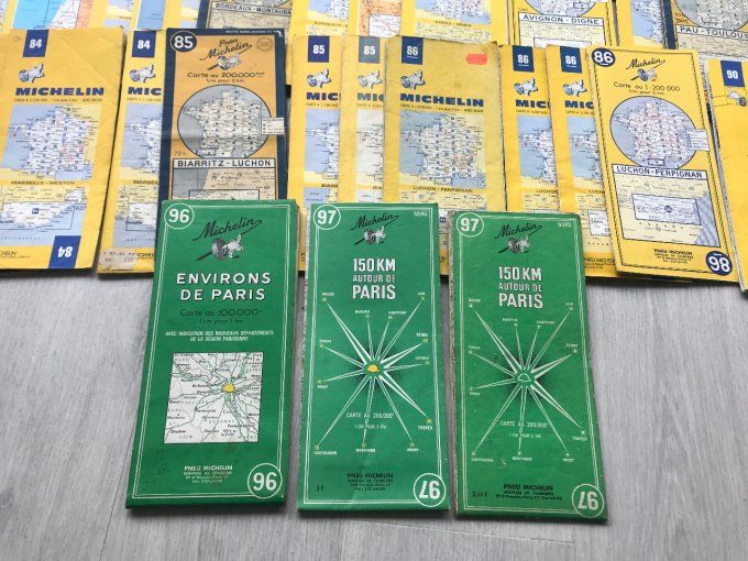 Gros lot de 58 anciennes cartes routières Michelin