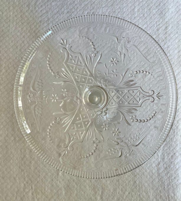 Coupe sur piédestal en verre moulé motifs oiseau & fleurs