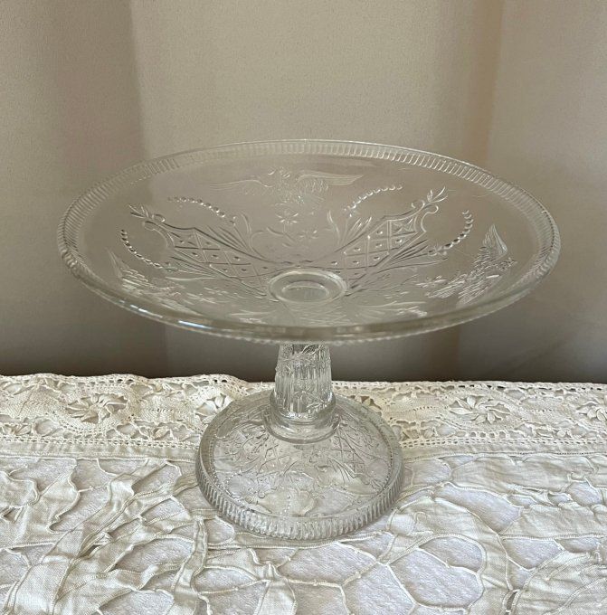 Coupe sur piédestal en verre moulé motifs oiseau & fleurs