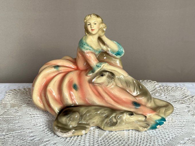 Ancienne statuette en plâtre, femme avec chiens, Art déco  