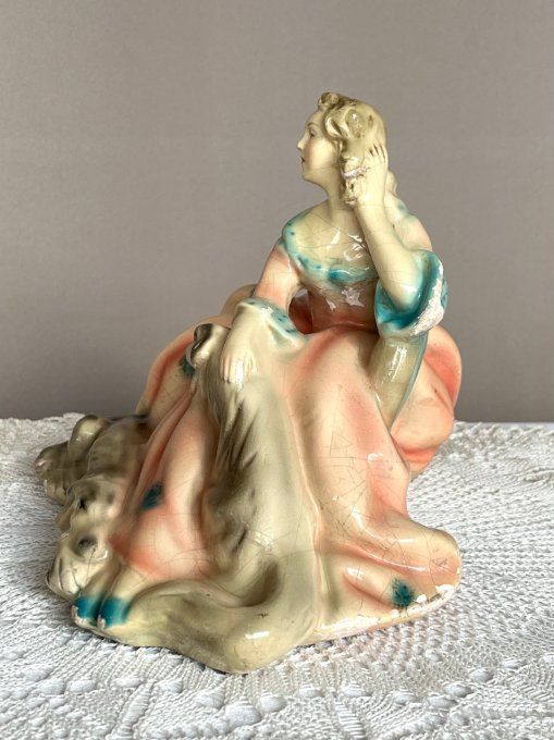 Ancienne statuette en plâtre, femme avec chiens, Art déco  