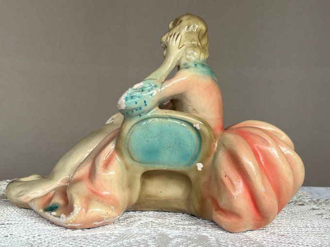 Ancienne statuette en plâtre, femme avec chiens, Art déco  