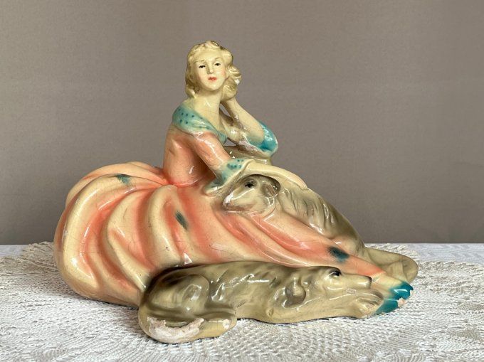 Ancienne statuette en plâtre, femme avec chiens, Art déco  