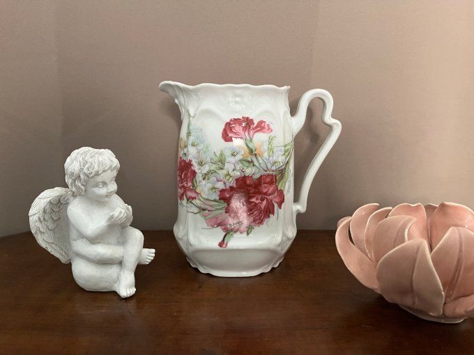 Pot à lait en porcelaine blanche à décor floral