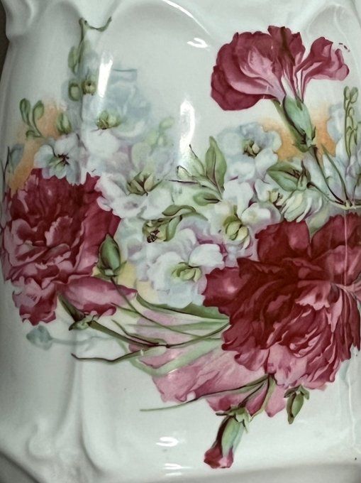 Pot à lait en porcelaine blanche à décor floral